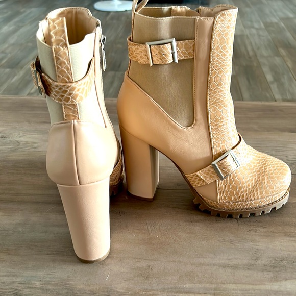 Cape Robbin Booties - Picture 2 of 6